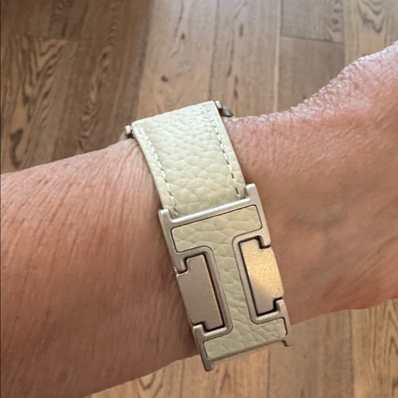 Apple Smartwatch band with Cream Band - Picture 6 of 9